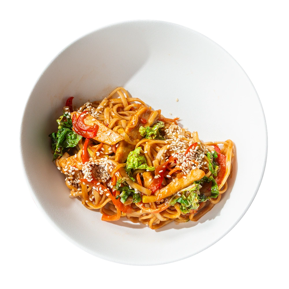 Удон с цыплёнком, овощами и соусом терияки