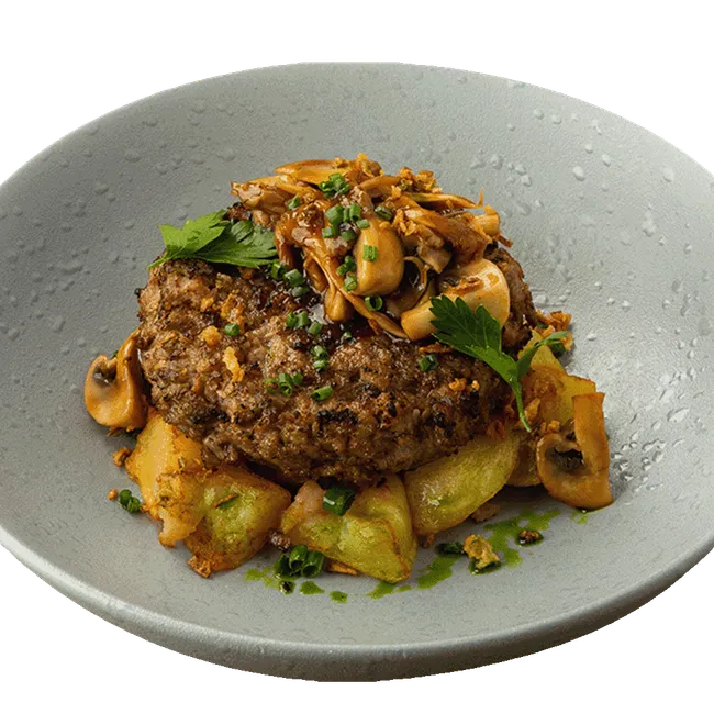 Бифштекс с картофелем, грибами и соусом демиглас