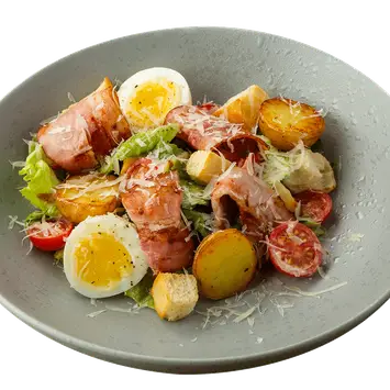 Цезарь с беконом и беби-картофелем