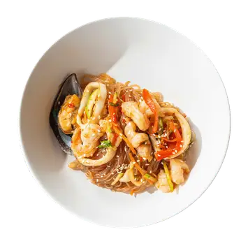 Фунчоза с морепродуктами, овощами и соусом терияки