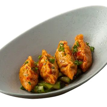 Дамплинги с мясом, креветками и овощами