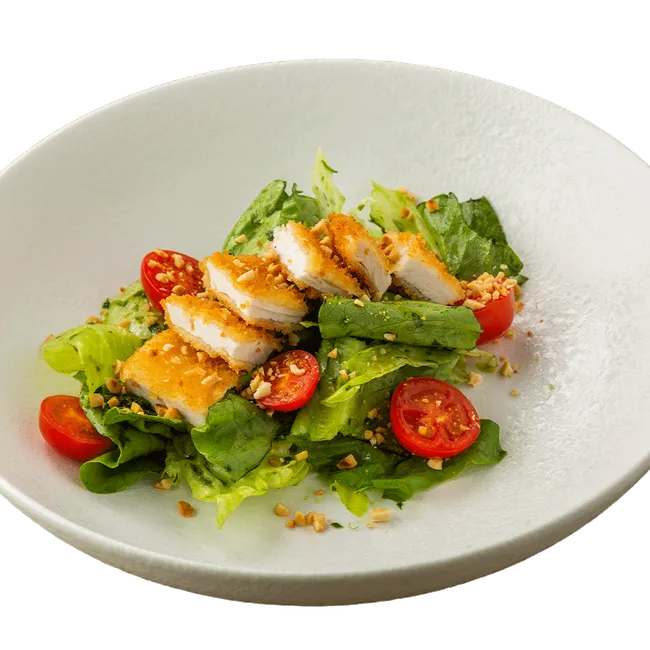 Салат с цыплёнком и соусом песто