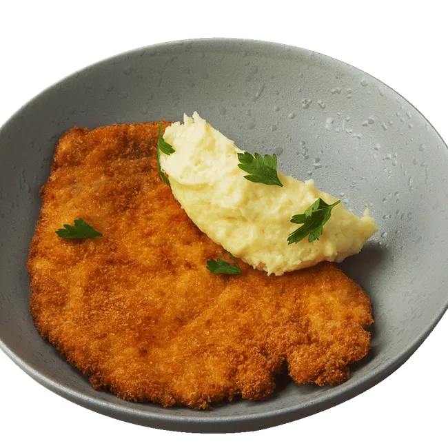 Куриный шницель с брусничным соусом и картофельным пюре